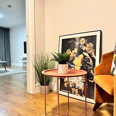 Docklands Waterfront Luxury Apartment *