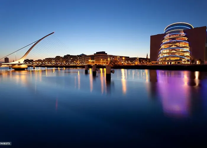 Docklands Waterfront Luxury Apartment *