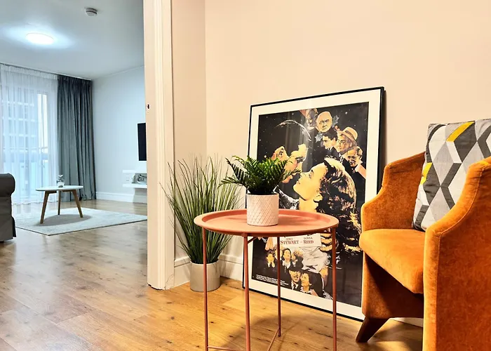 Docklands Waterfront Luxury Апартаменты *